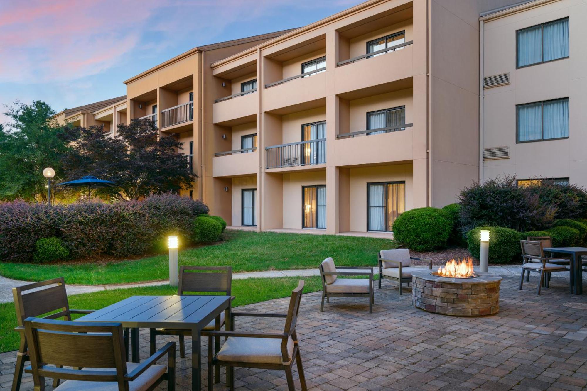 Courtyard By Marriott Little Rock West Hotel Exterior photo